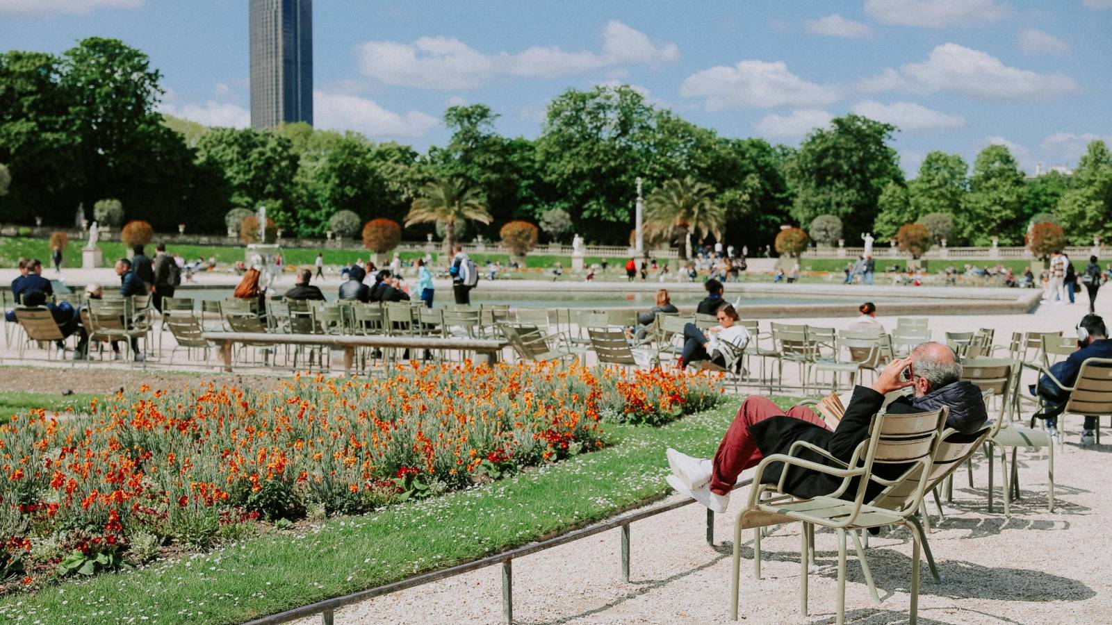 Survivre au mois d’août à Paris : guide de survie pour bureaux désertés