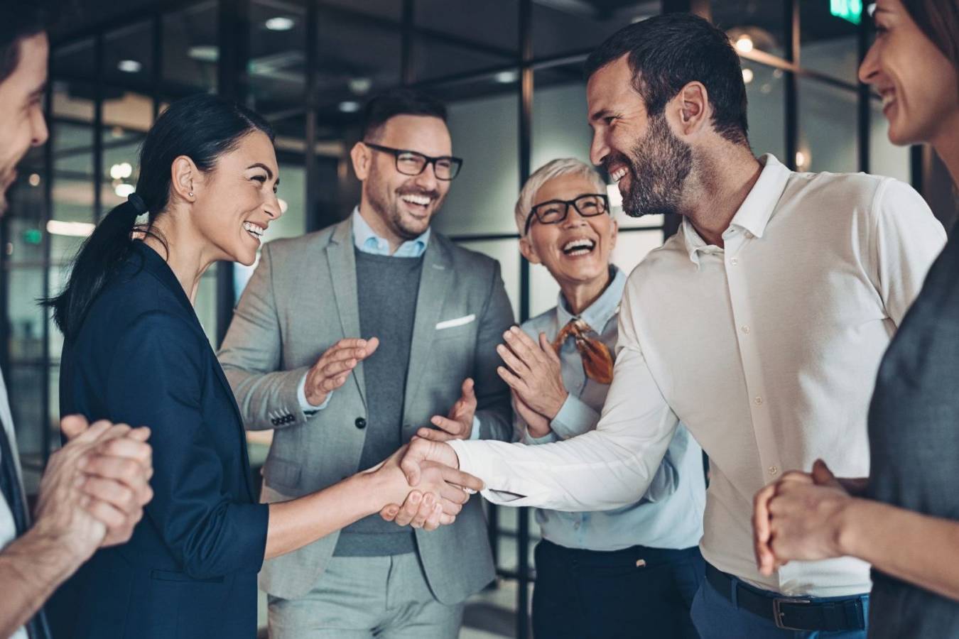 Domicilier son entreprise chez soi, en coworking ou via une société dédiée : le match